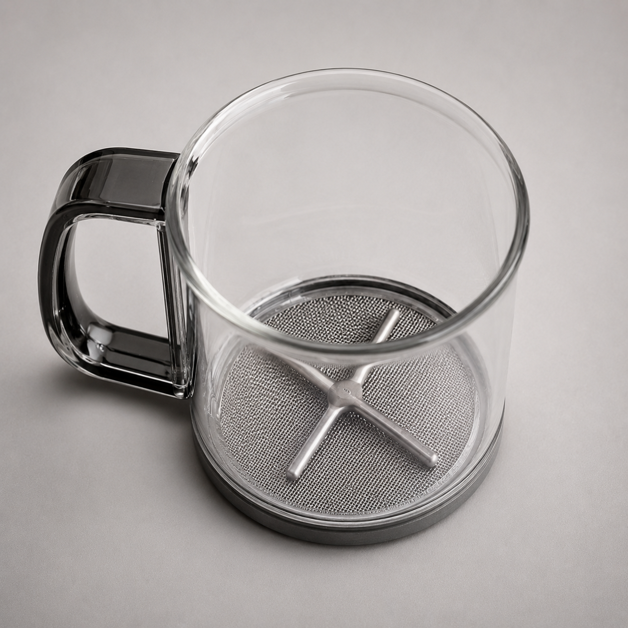 Glass tea infuser mug detail